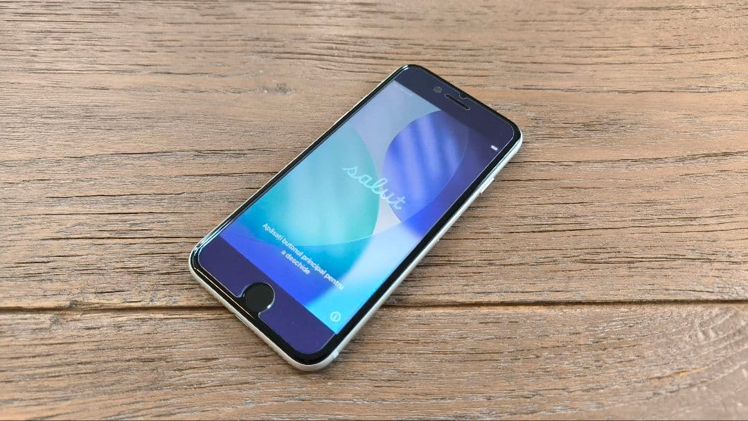 Apple iPhone SE (第3世代) ホワイト 本体　64GB