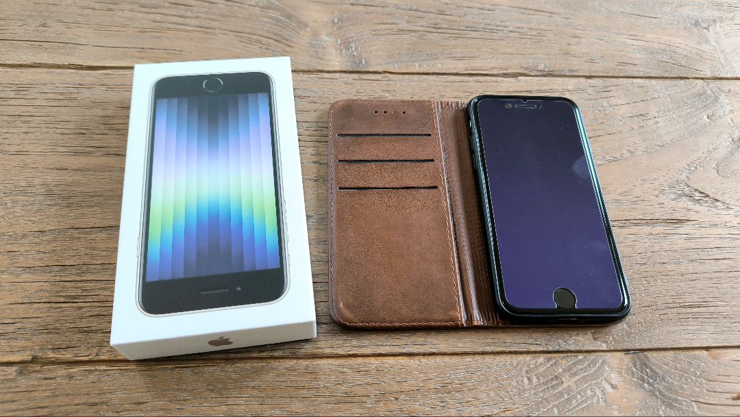 Apple iPhone SE (第3世代) ホワイト 本体　64GB