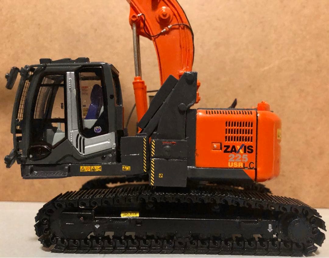 日立建機ZAXIS225USRLC-3 油圧ショベル1/50