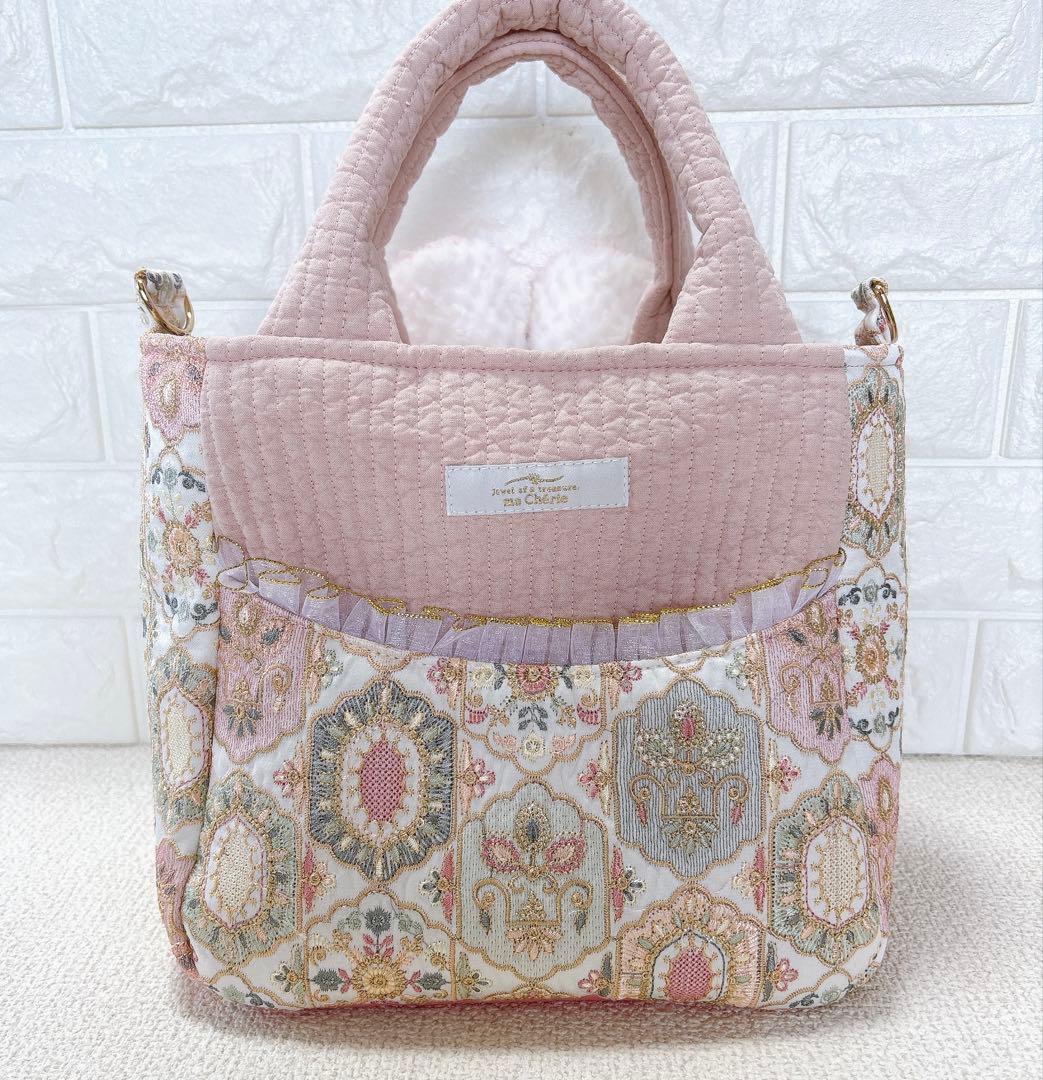 コヤンイサムチョン　フリルバッグ　ピンク　ショルダー紐　ハチワレにゃんこ