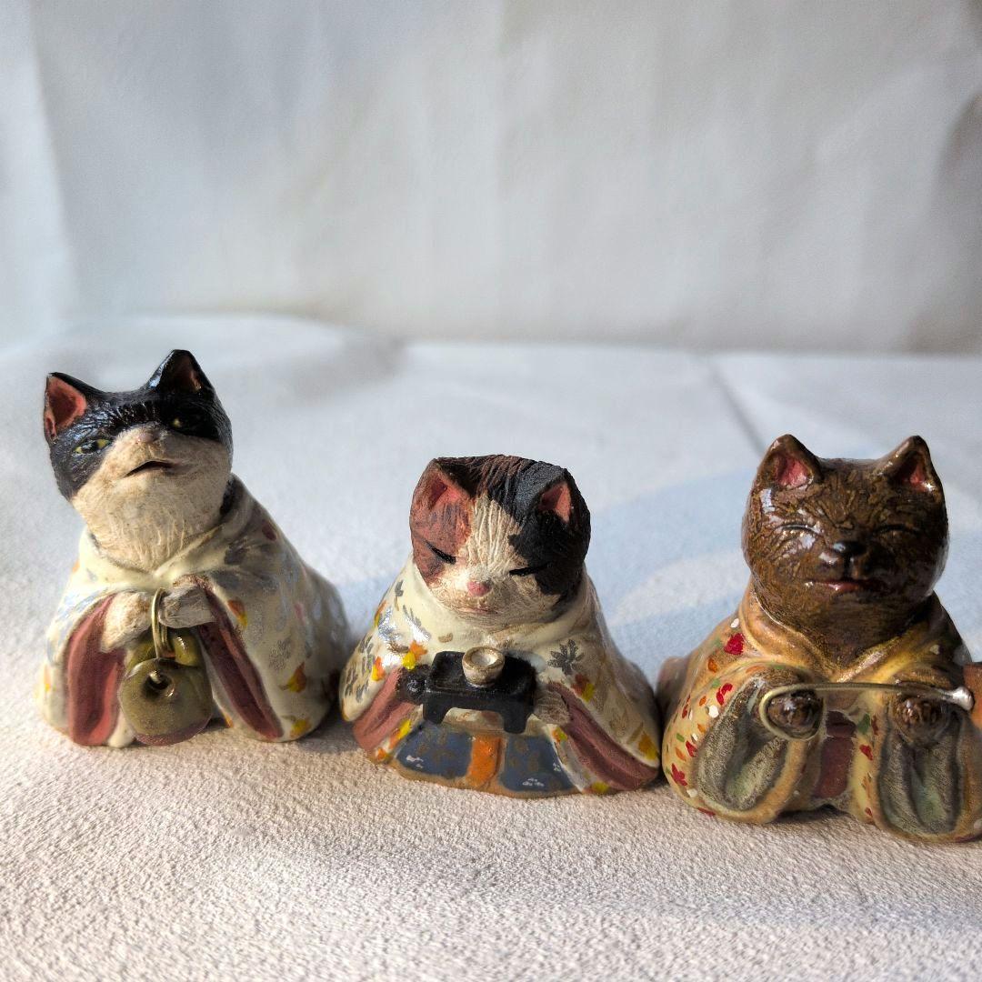 雛人形　三人官女　猫　伝統的スタイル