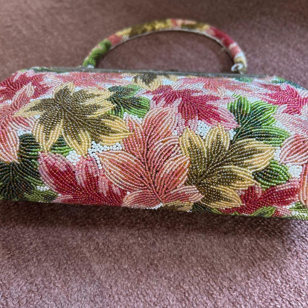 花柄ビーズ刺繍クラッチバッグ