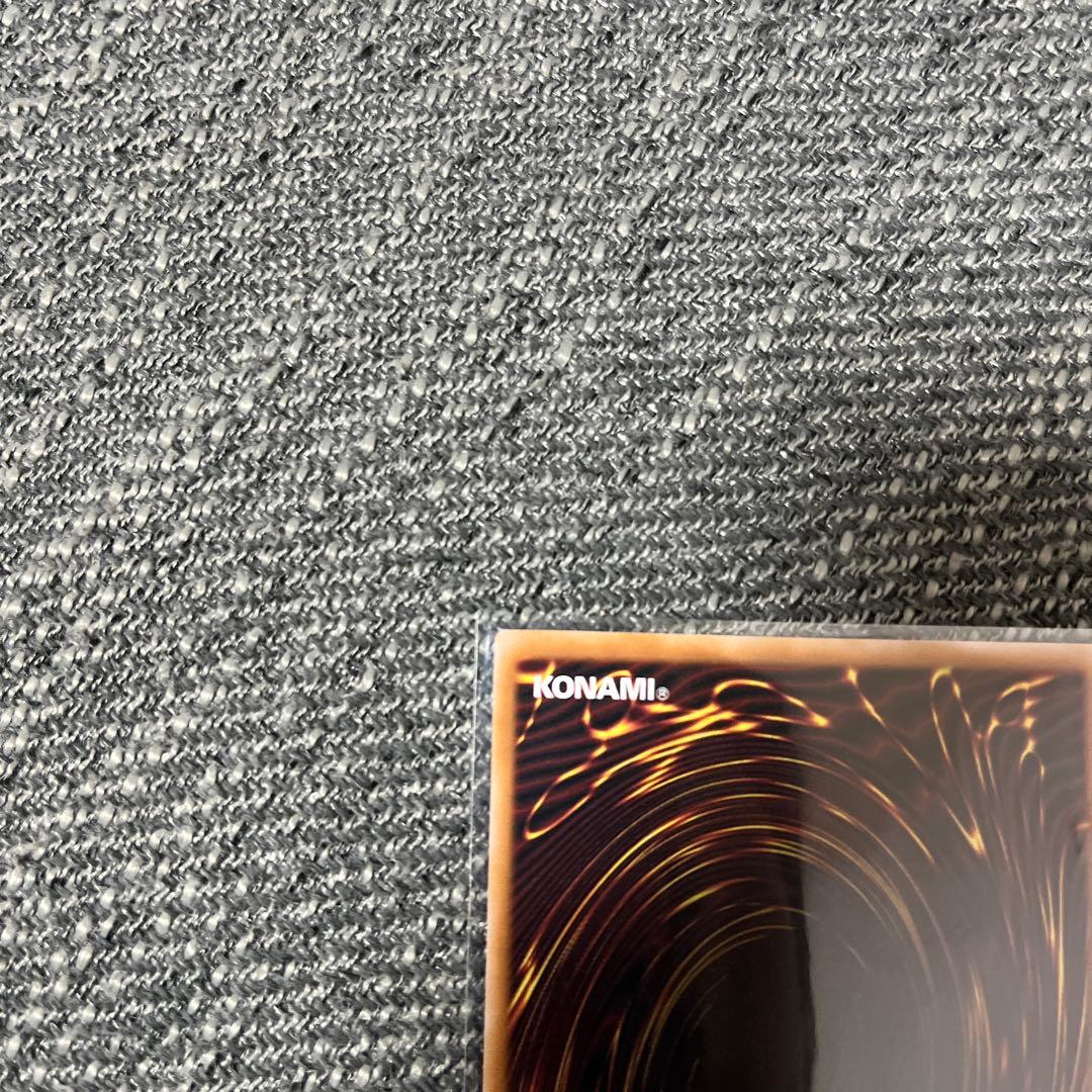 遊戯王　王のしもべブラックマジシャン　オーバーフレーム　プリズマ　日版　美品