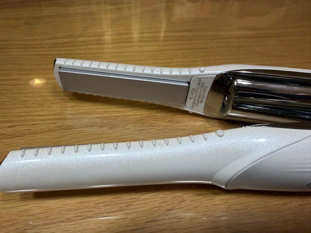 ReFa ストレートヘアアイロン 充電式コンパクト 軽量　キャップ/ケーブルなし