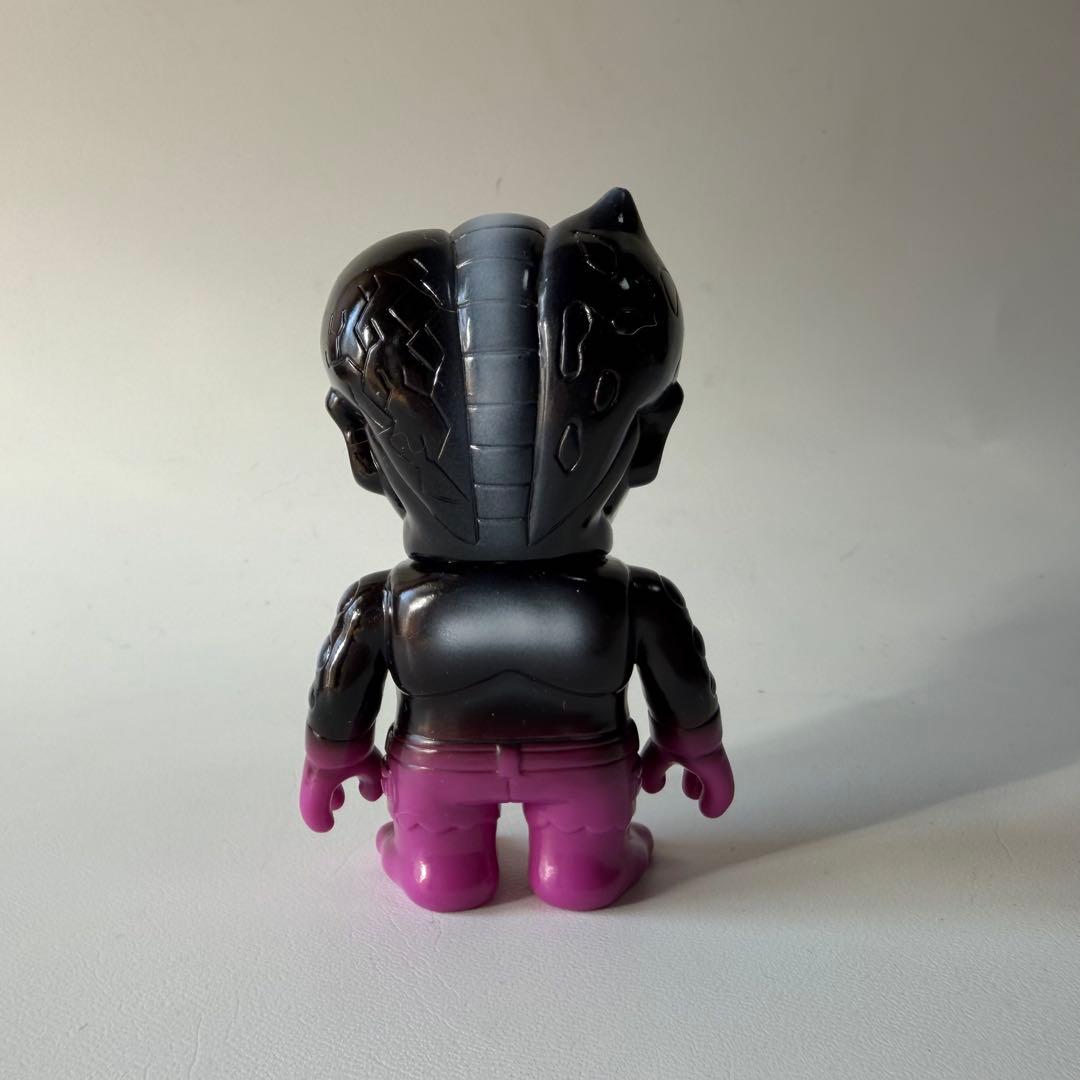 リアルヘッド　アクロカイザー　ミニ　ソフビ　フィギュア　黒　紫