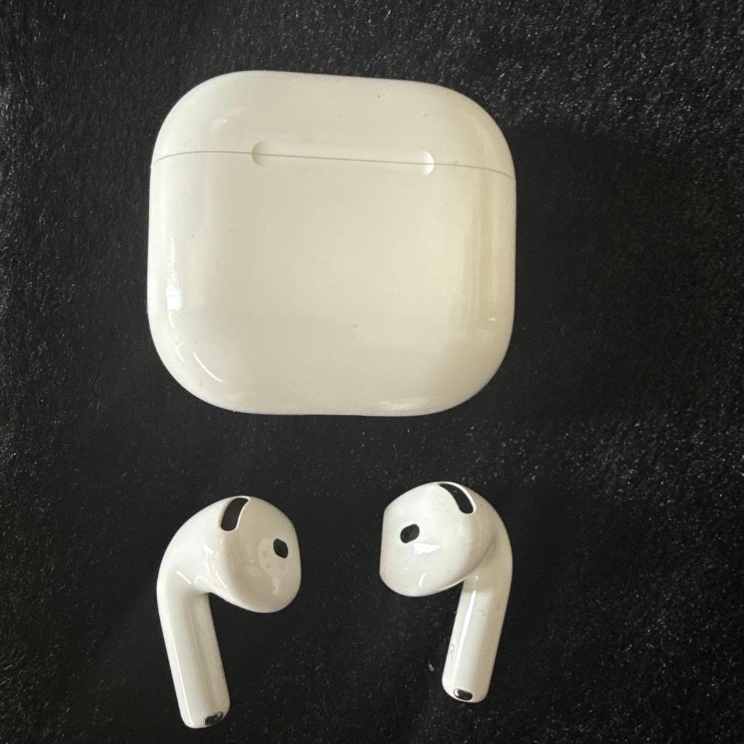 Apple AirPods 4本体と充電ケースノイキャンあり