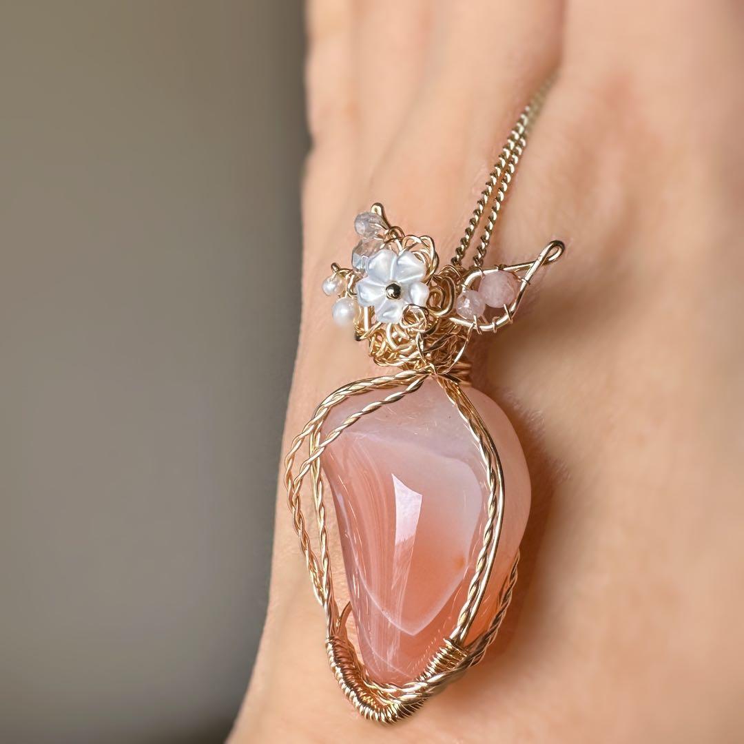 瑞々しい果実のようなアプリコットアゲートのワイヤージュエリー