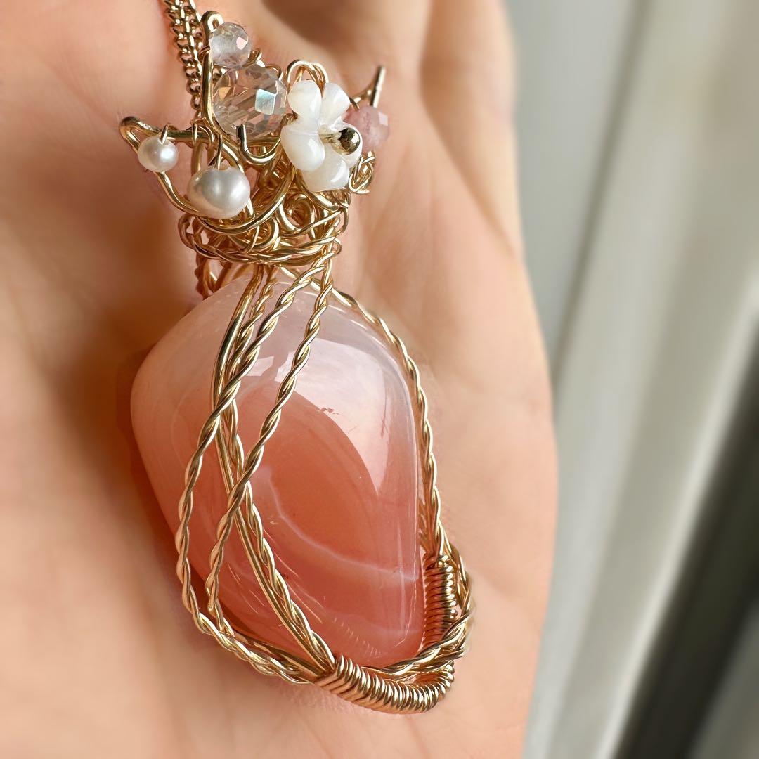 瑞々しい果実のようなアプリコットアゲートのワイヤージュエリー