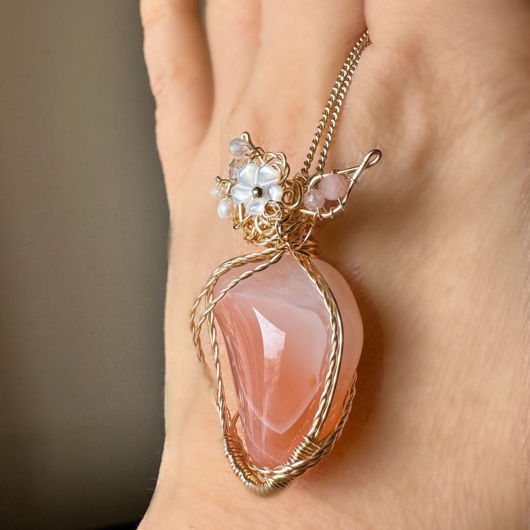 瑞々しい果実のようなアプリコットアゲートのワイヤージュエリー