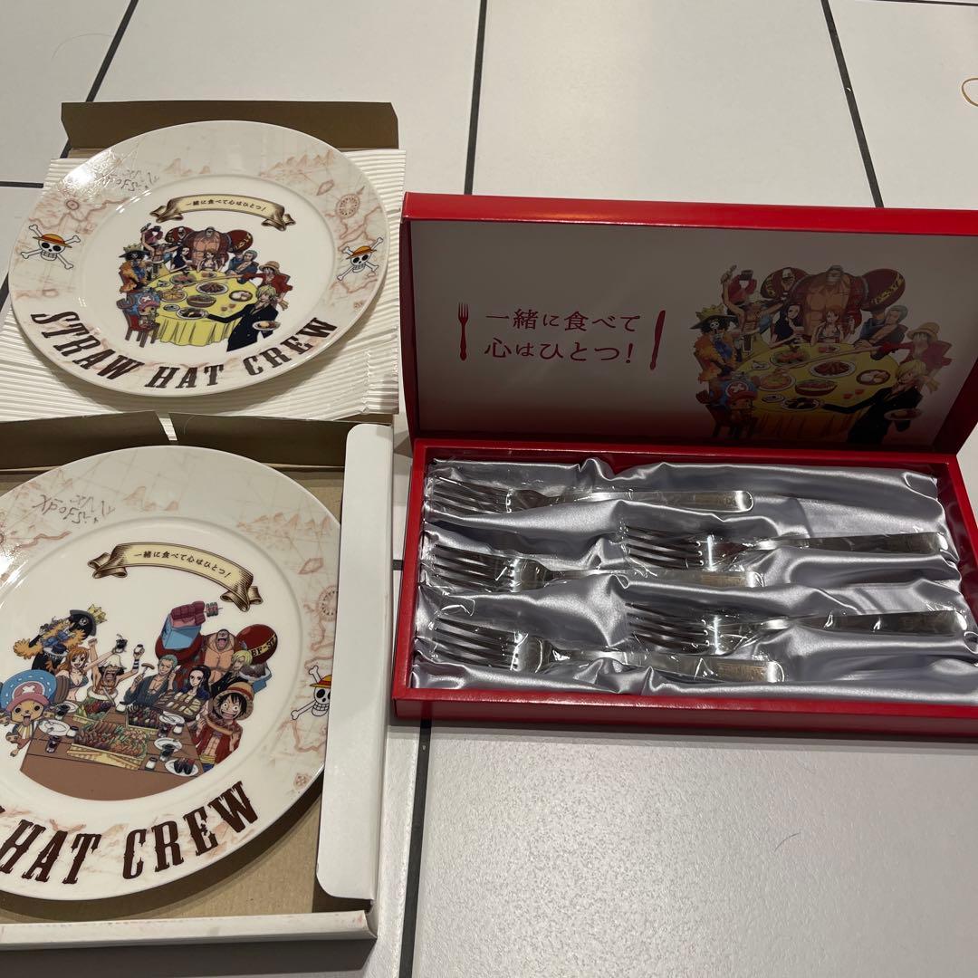 新品未使用　ONE PIECE プレート2枚➕フォーク5本セット