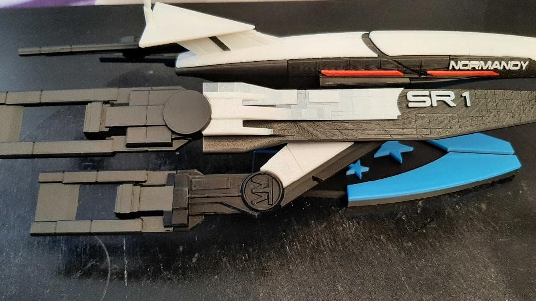 マスエフェクト 初代ノルマンディーSR1 組立キット