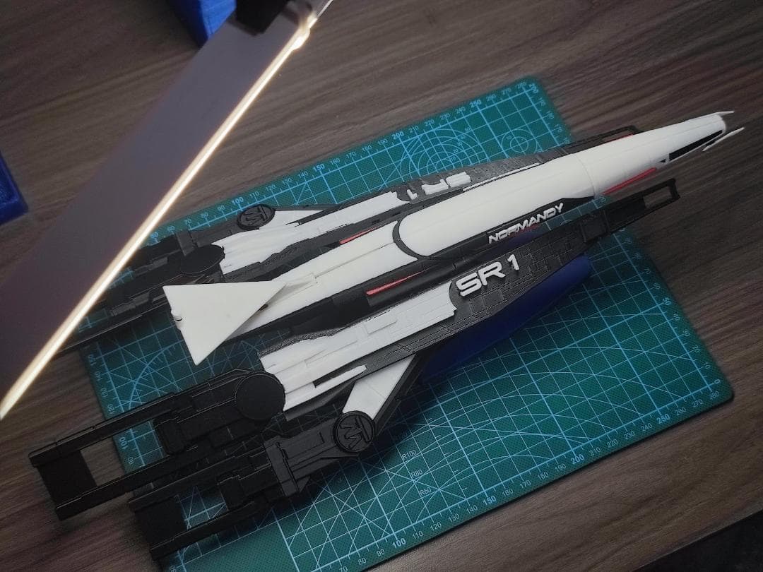 マスエフェクト 初代ノルマンディーSR1 組立キット