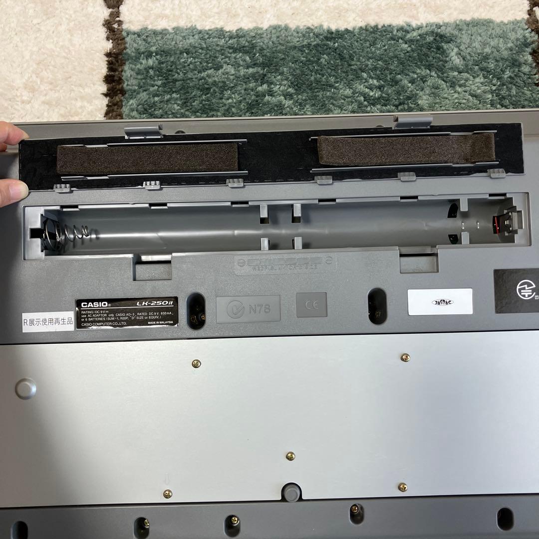 キーボード　CASIO LK-250it 光ナビゲーション　61鍵盤タイプ