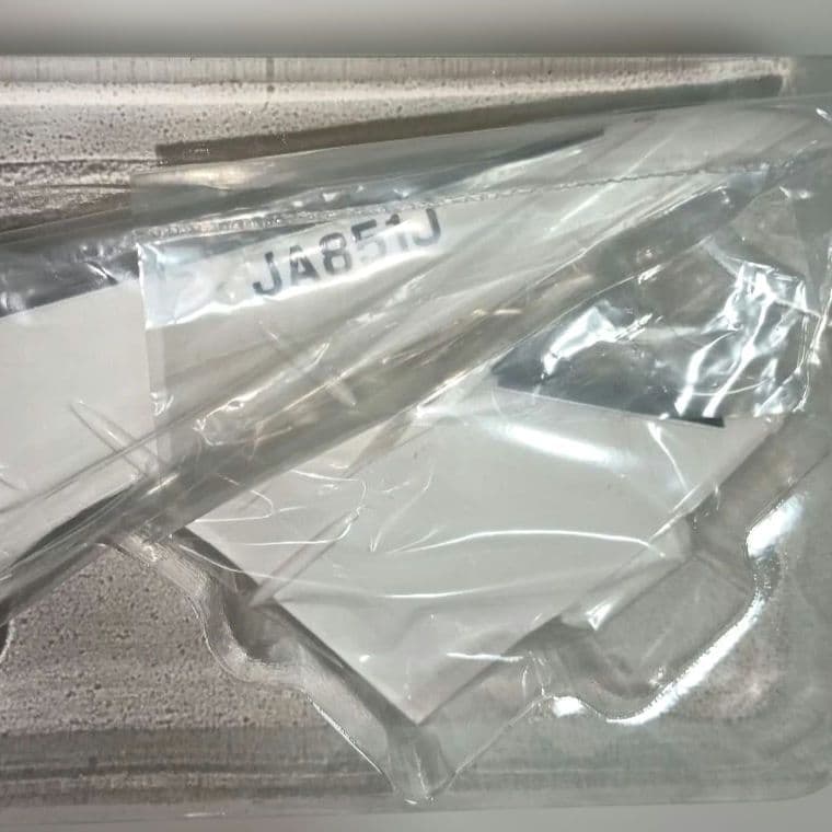 エバーライズ　Premium Collection　JAL JA851J　模型