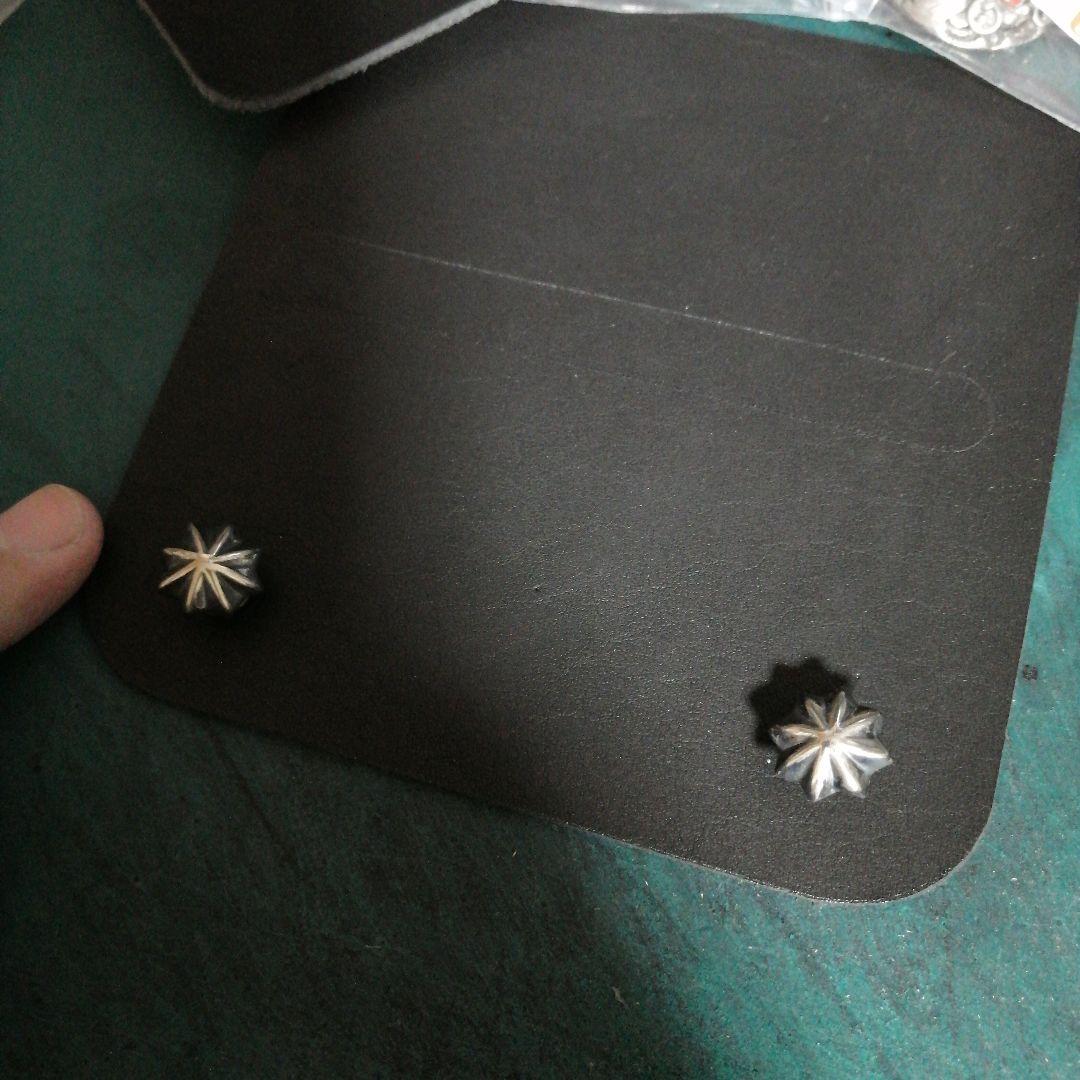 フラワースタッズミニトラッカーウォレット