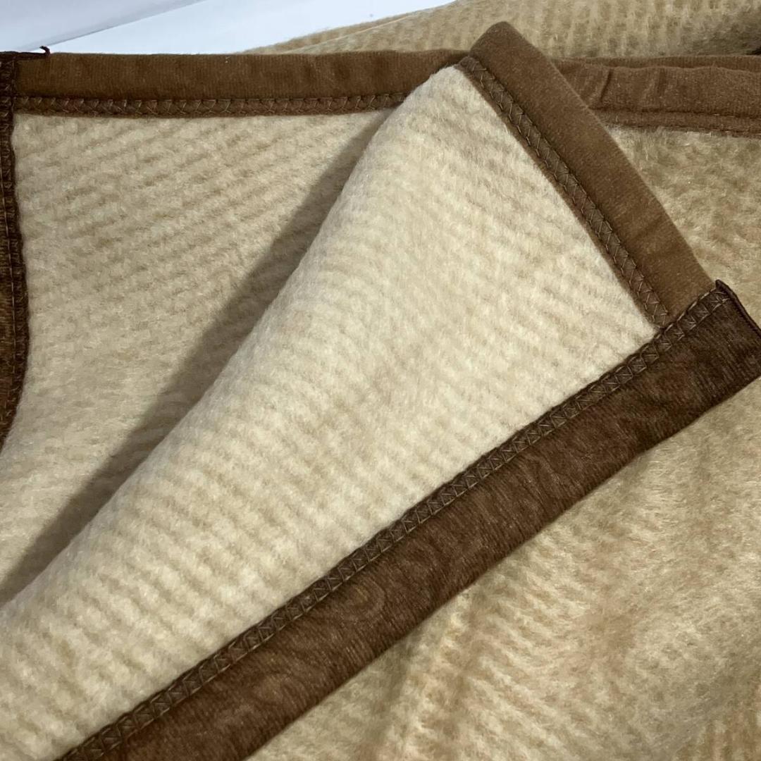 【未使用】西川 CELINE パフタッチアクリル毛布 アンテーヌ