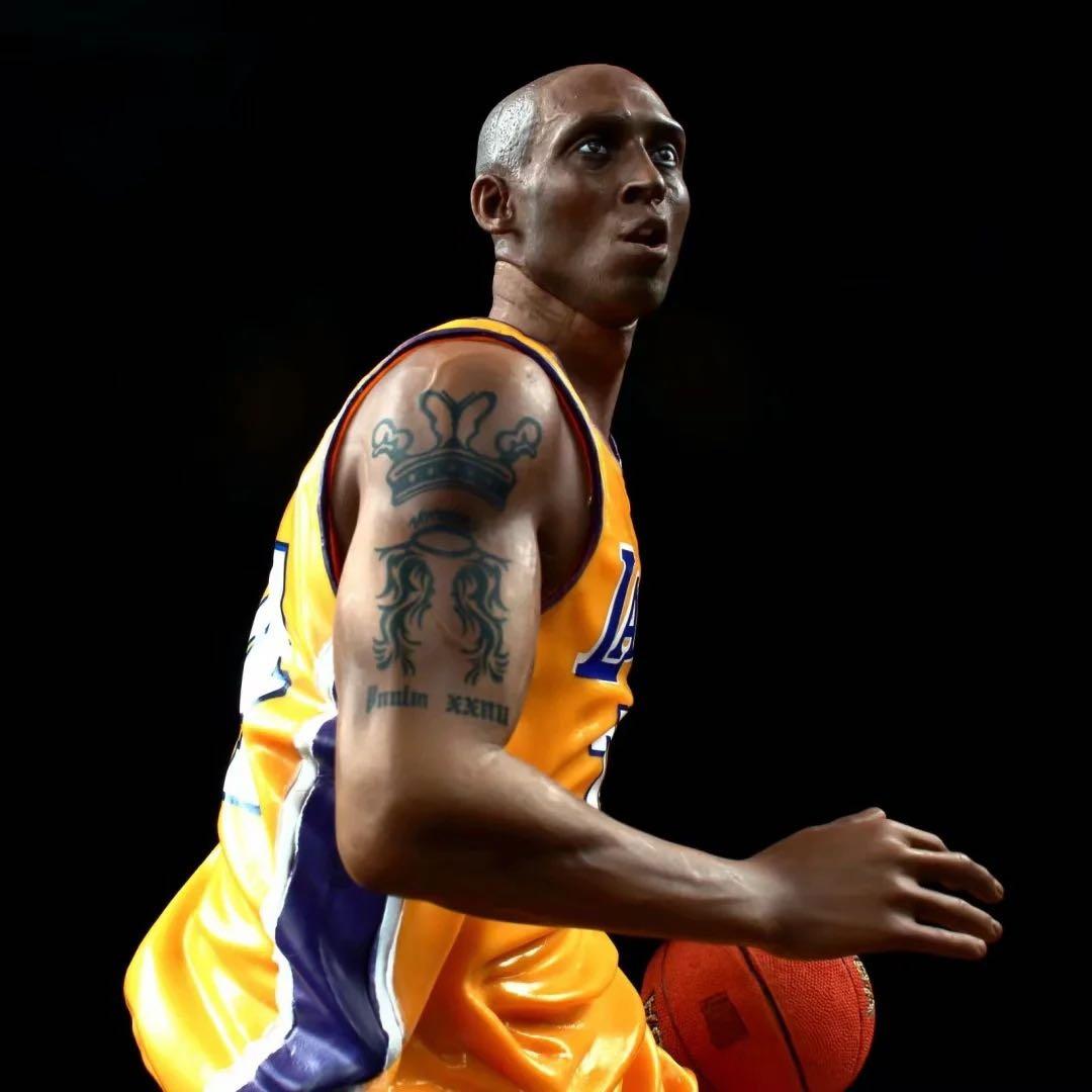NBA Kobeコービー ブライアント フィギュア 1/6