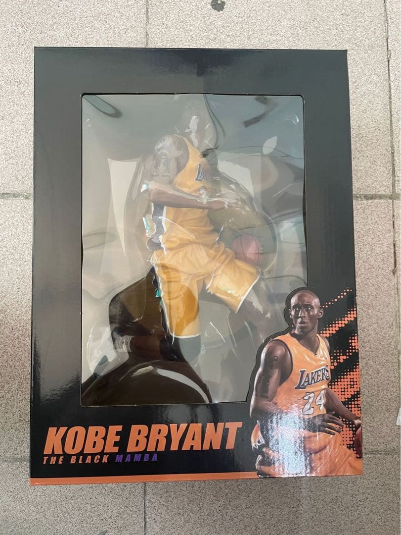 NBA Kobeコービー ブライアント フィギュア 1/6