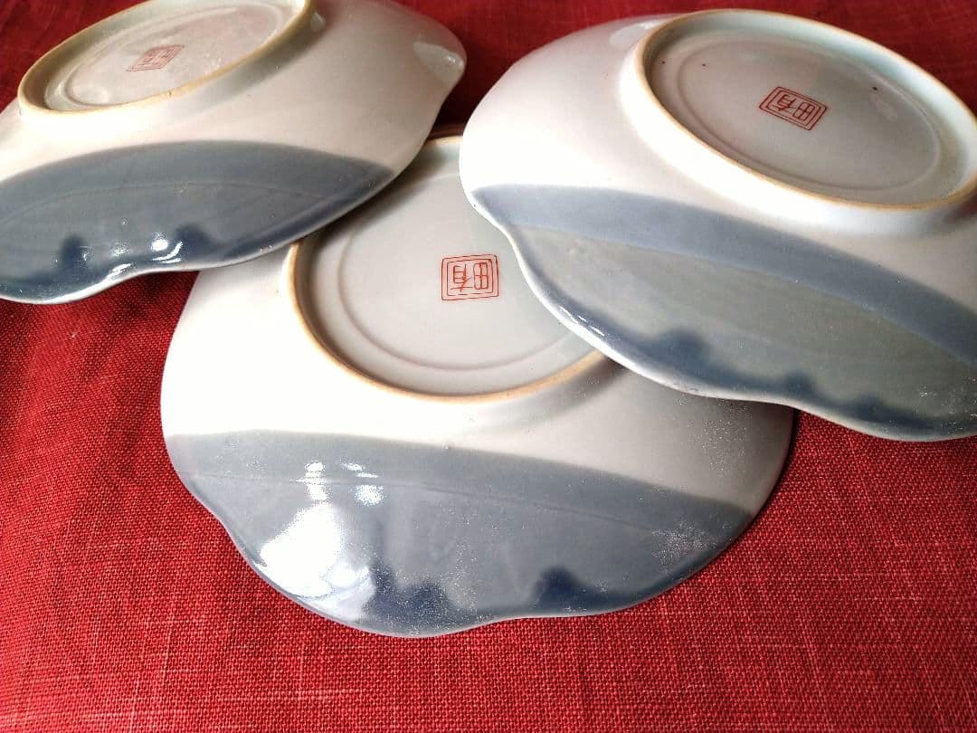 ♦高級感満載【貫入模様デザイン・希少な有田焼】♥金銀彩・梅花絵柄輪花7平皿