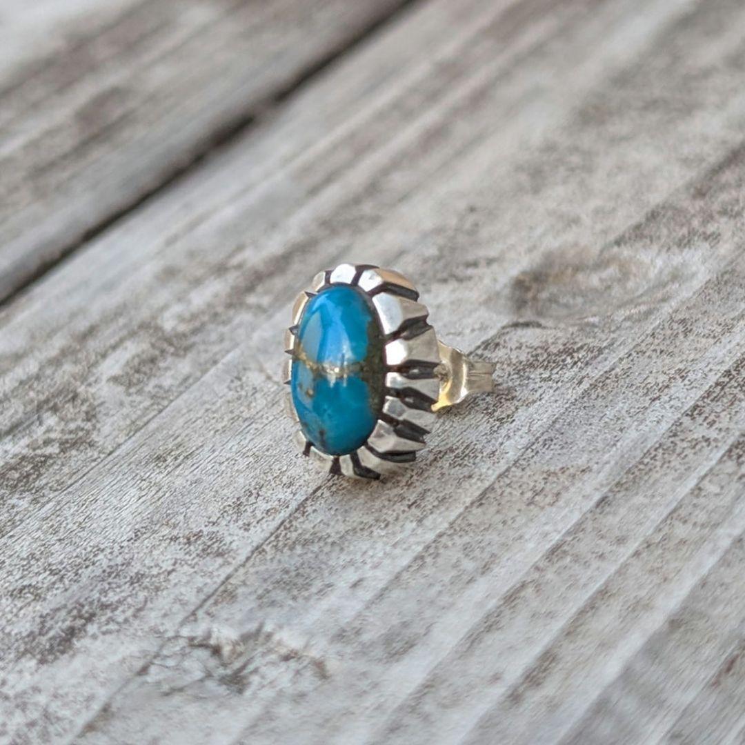 ハンドメイドのターコイズピアス　片耳用　インディアンジュエリー風