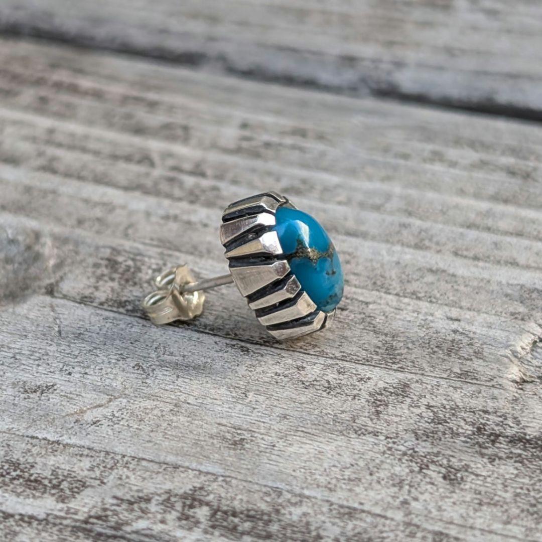 ハンドメイドのターコイズピアス　片耳用　インディアンジュエリー風