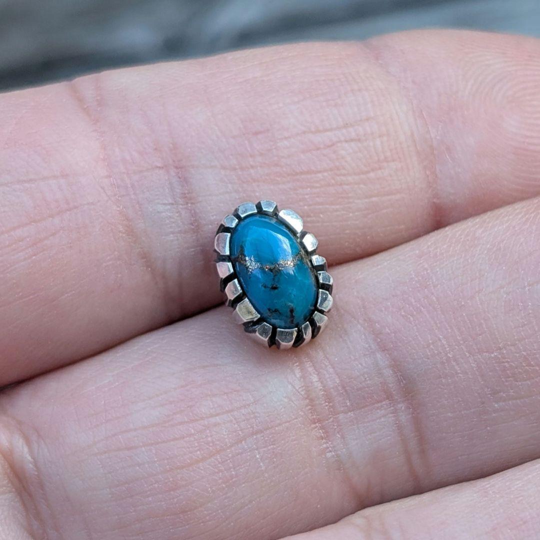 ハンドメイドのターコイズピアス　片耳用　インディアンジュエリー風