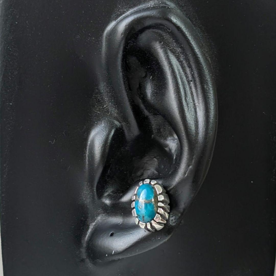 ハンドメイドのターコイズピアス　片耳用　インディアンジュエリー風