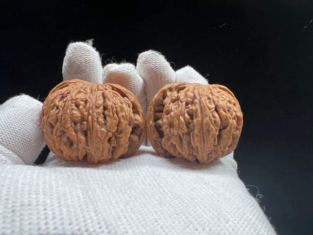 文玩堂：ムンセン承徳密紋 木栓狮子头胡桃（無修整）