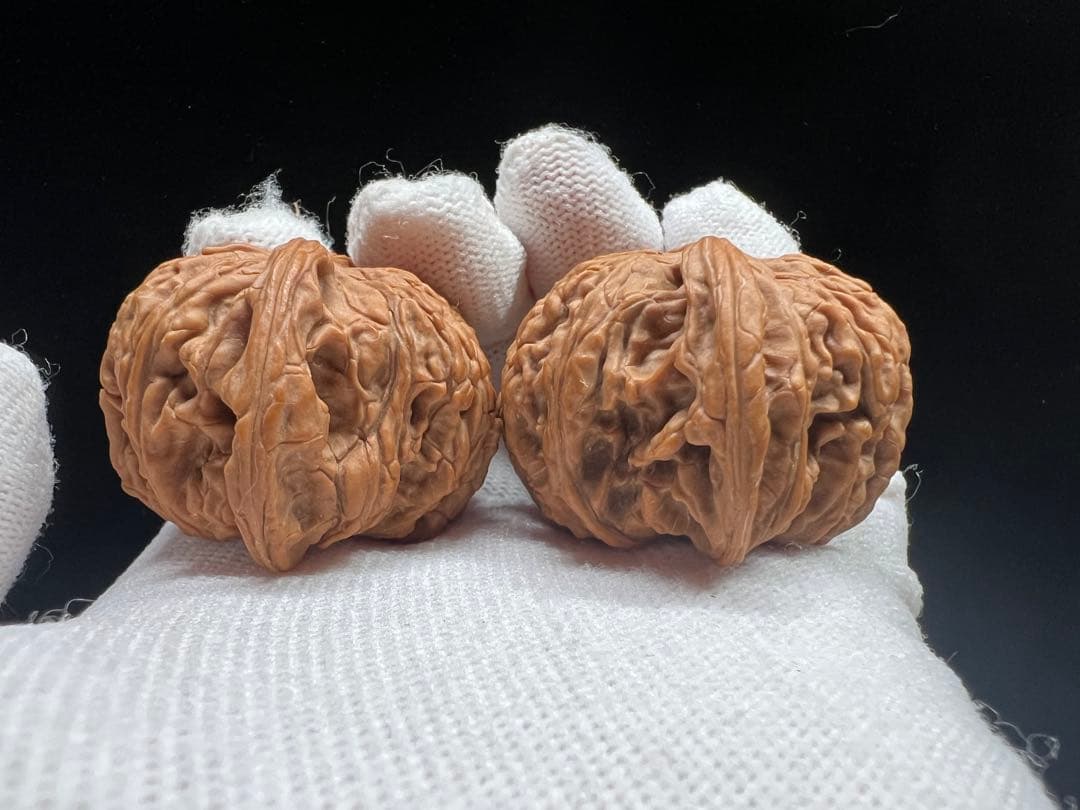 文玩堂：ムンセン承徳密紋 木栓狮子头胡桃（無修整）