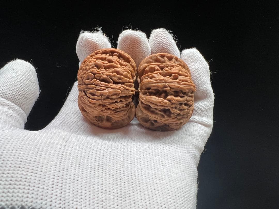 文玩堂：ムンセン承徳密紋 木栓狮子头胡桃（無修整）