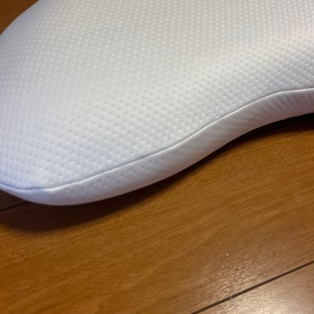 TEMPUR テンピュール　三日月型　ソナタピロークッション　枕 クリーム色