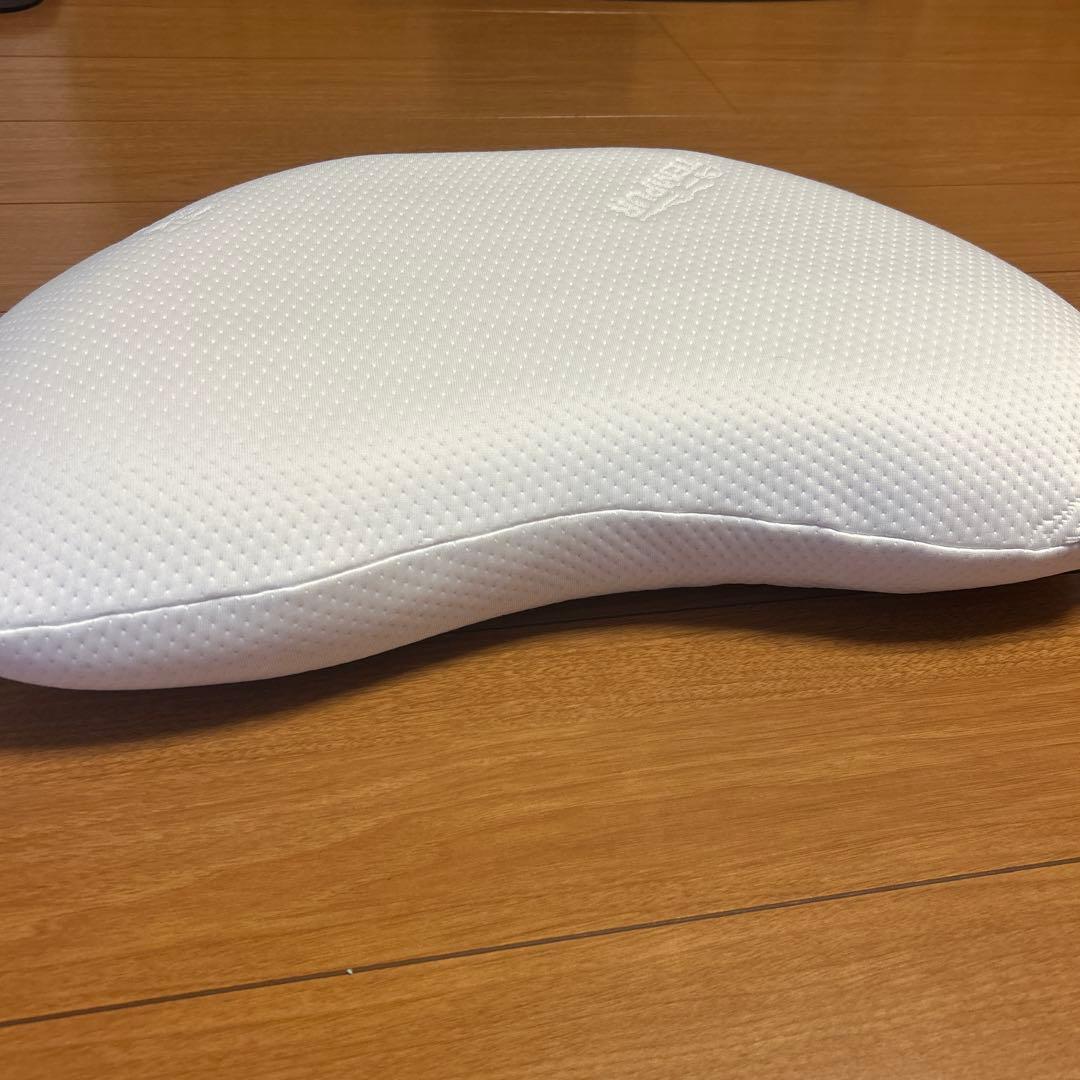 TEMPUR テンピュール　三日月型　ソナタピロークッション　枕 クリーム色