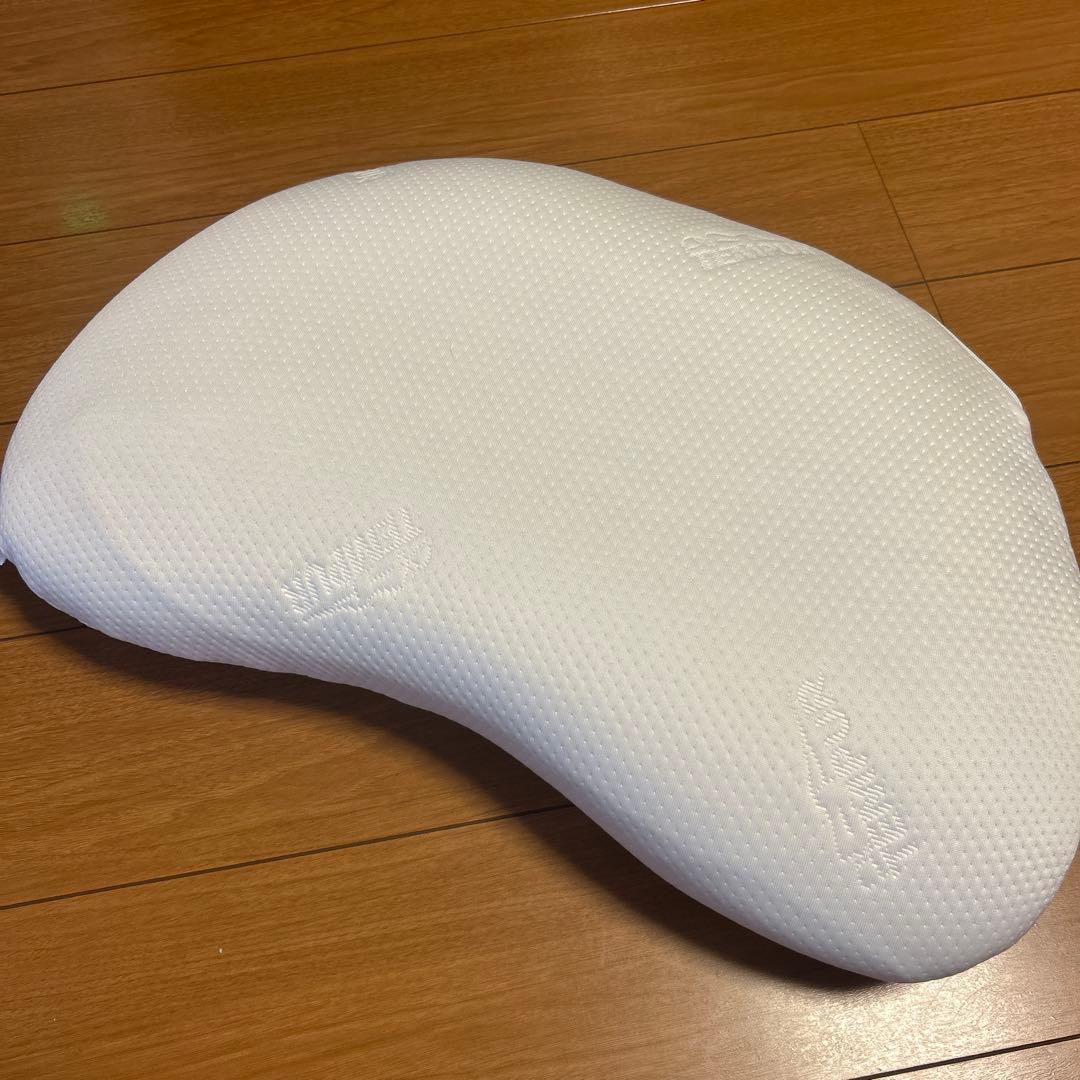 TEMPUR テンピュール　三日月型　ソナタピロークッション　枕 クリーム色