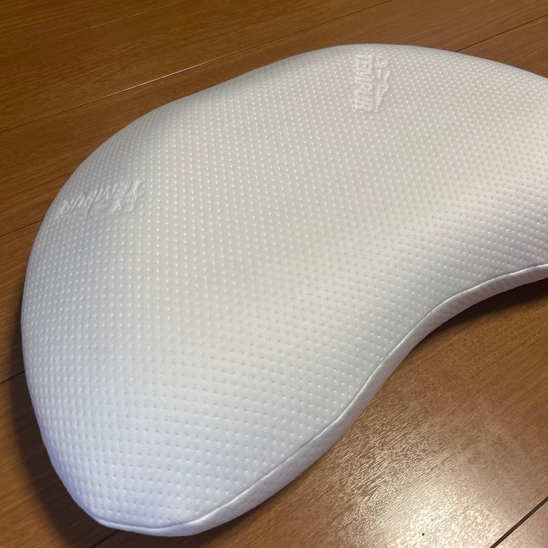 TEMPUR テンピュール　三日月型　ソナタピロークッション　枕 クリーム色
