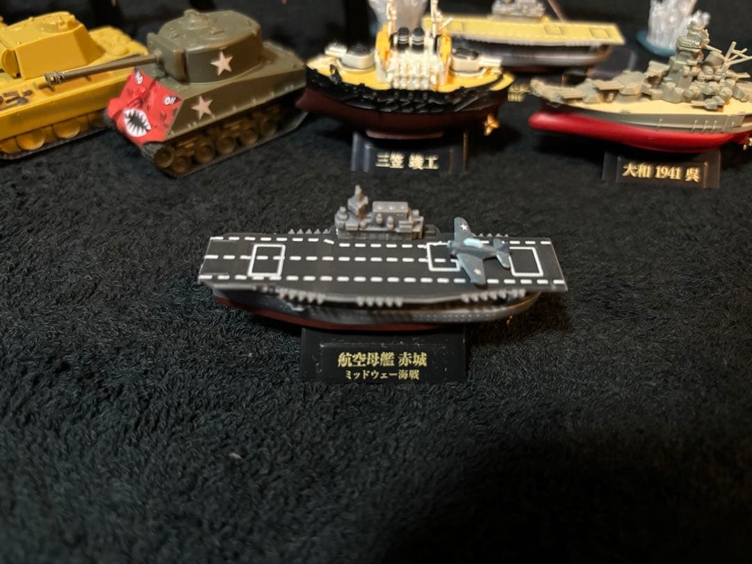 海洋堂　戦艦　空母　戦闘機　爆撃機　戦車　ガチャガチャ
