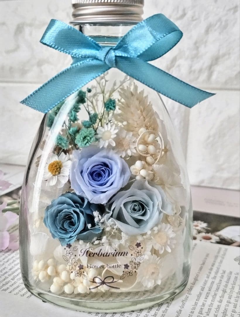 ブルー系薔薇3輪をどうぞ♪°*…♬        ハーバリウムボトルフラワー