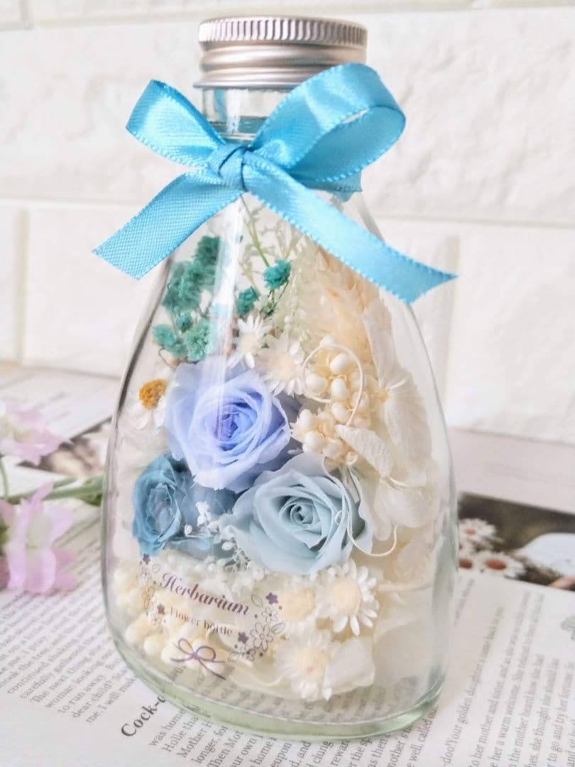 ブルー系薔薇3輪をどうぞ♪°*…♬        ハーバリウムボトルフラワー