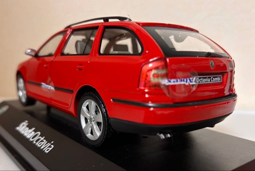 希少 1/24 Abrex シュコダ オクタビア コンビ レッド 15年物 美品