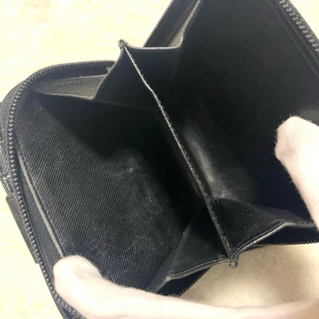 プラダ財布　二つ折り　サフィアーノレザー　三角ロゴ　ジップ