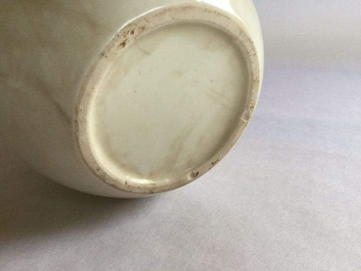 明　白磁　線彫　壺