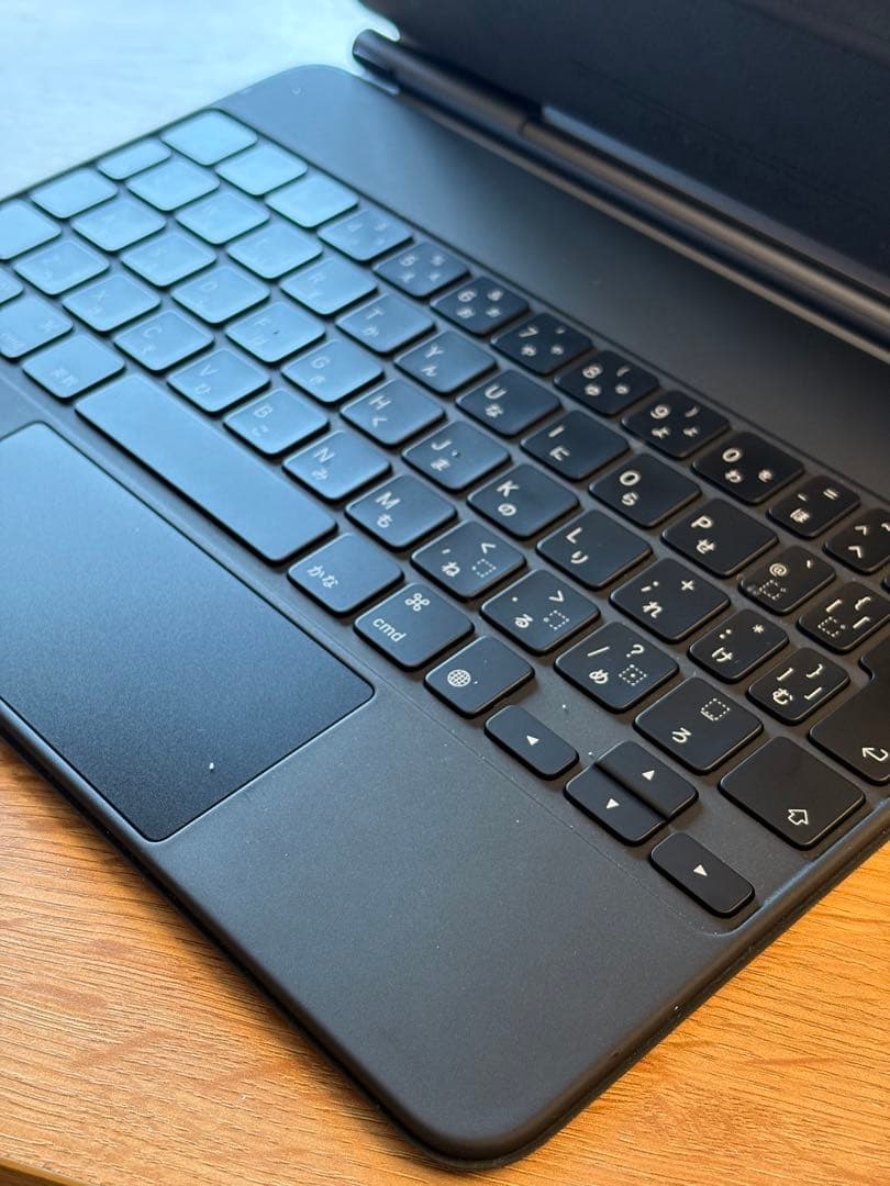 とても綺麗なiPad Air M2 11インチ本体　マジックキーボードセット