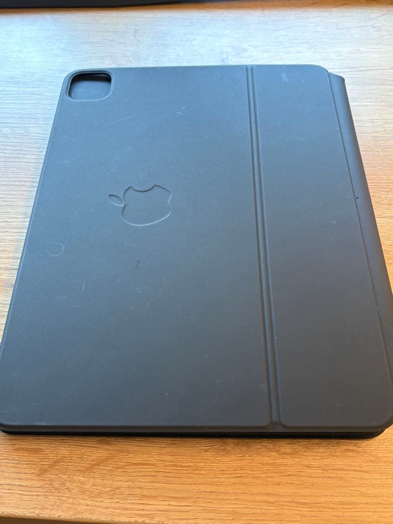 とても綺麗なiPad Air M2 11インチ本体　マジックキーボードセット