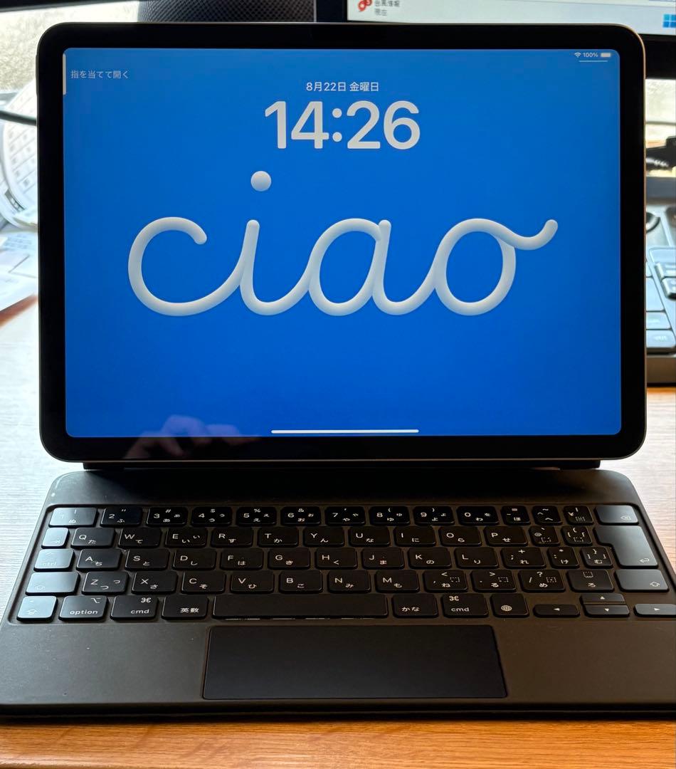 とても綺麗なiPad Air M2 11インチ本体　マジックキーボードセット