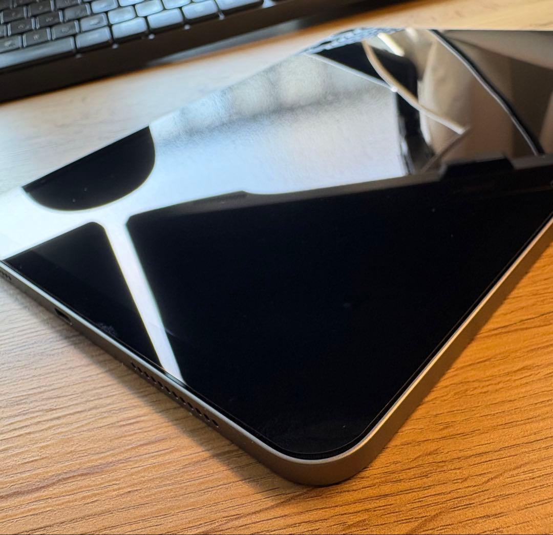 とても綺麗なiPad Air M2 11インチ本体　マジックキーボードセット