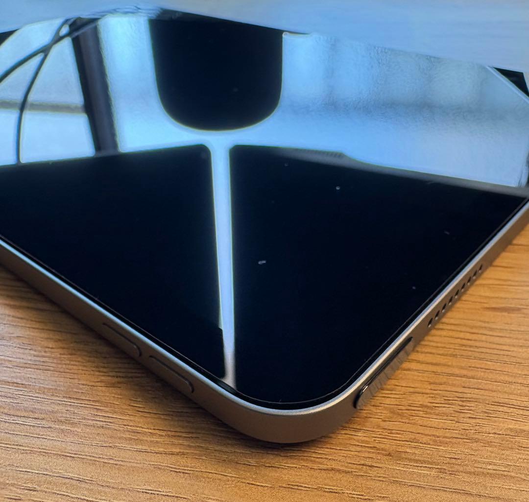 とても綺麗なiPad Air M2 11インチ本体　マジックキーボードセット