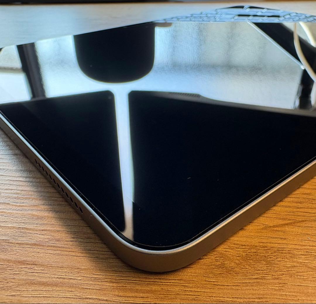 とても綺麗なiPad Air M2 11インチ本体　マジックキーボードセット