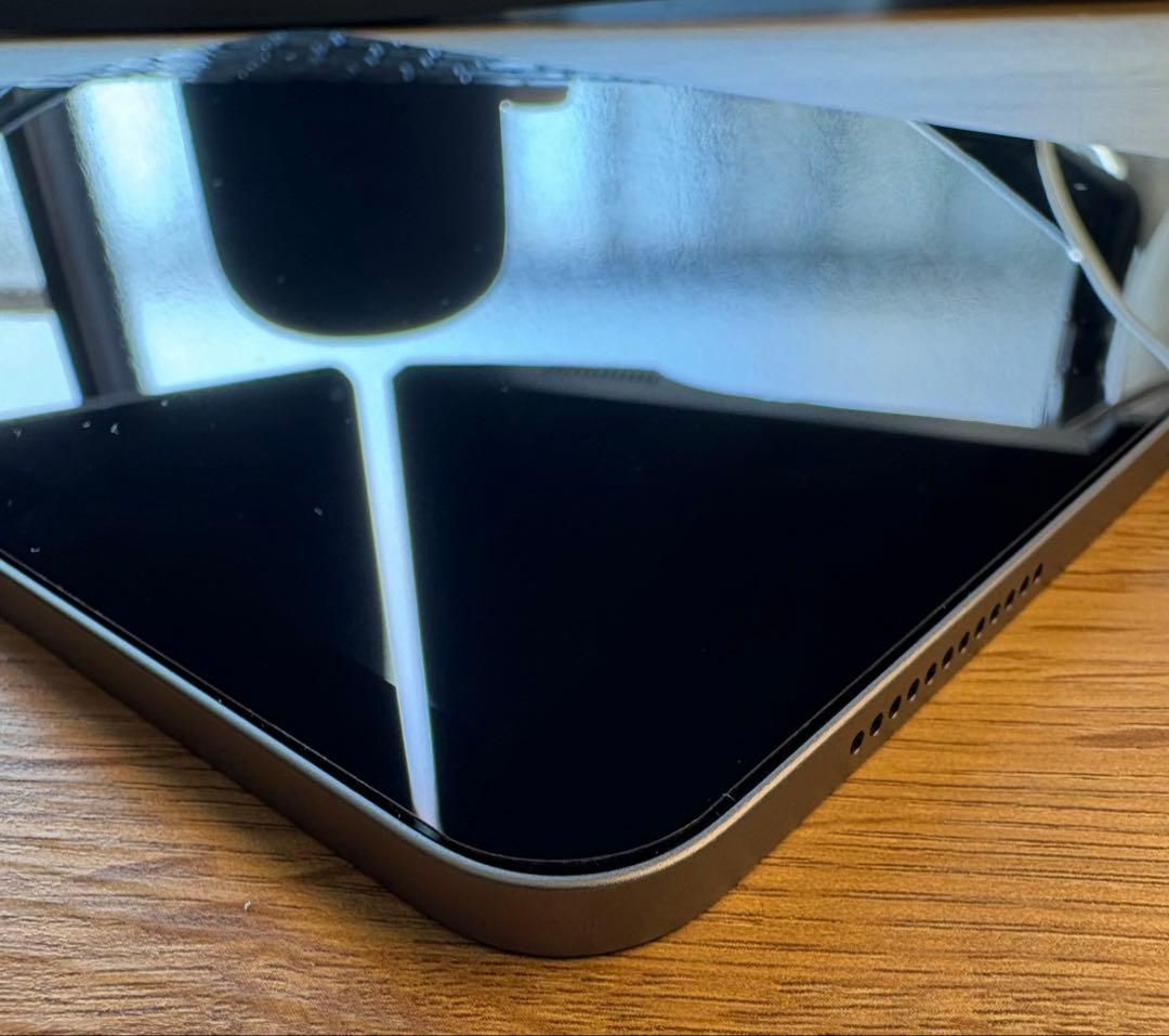 とても綺麗なiPad Air M2 11インチ本体　マジックキーボードセット