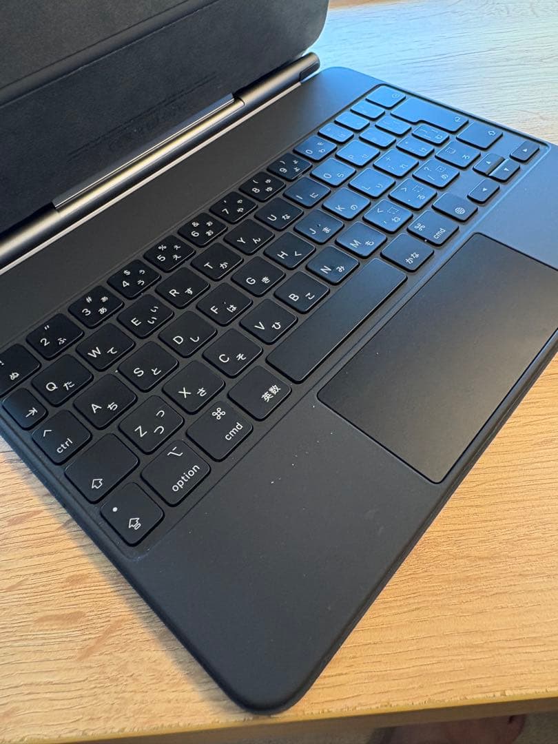 とても綺麗なiPad Air M2 11インチ本体　マジックキーボードセット