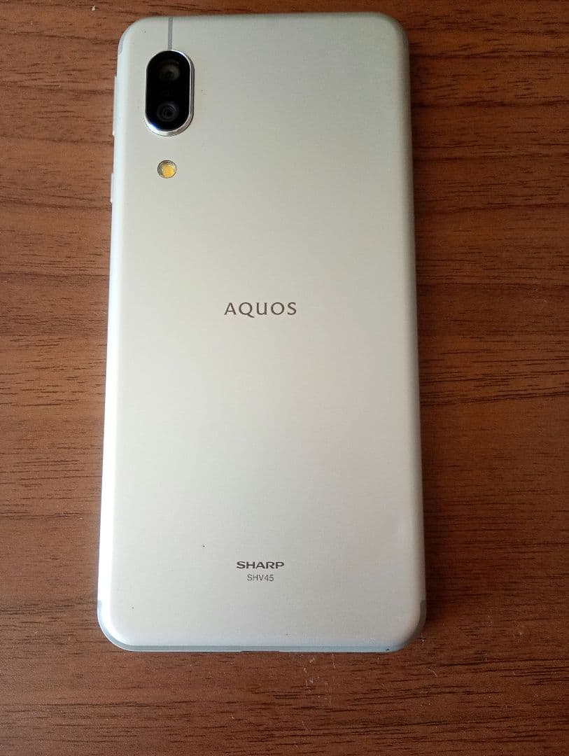 SHARPスマホ　AQUOS SHV45