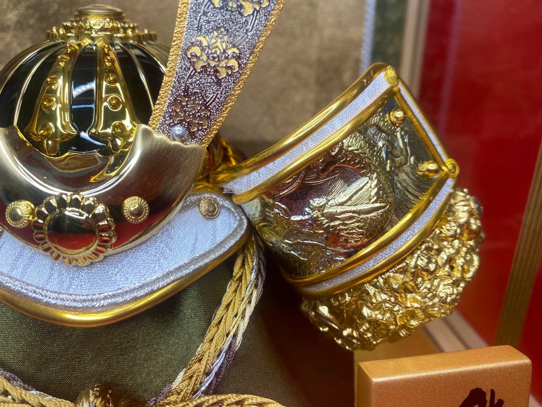 東京久月　五月人形　家紋付き兜飾り　白木六角形クリルケース入・コンパクトサイズ